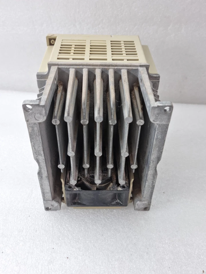 OMRON 3G3MV-A2015 INVERTER 3PH 3kVA 200-230VAC (USED CONDITION)